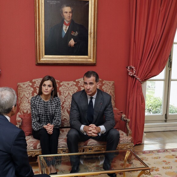 Le roi Felipe VI et la reine Letizia d'Espagne se sont rendus à l'ambassade de France à Madrid le 15 juillet 2016 pour présenter à l'ambassadeur Yves Saint-Geours leurs condoléances au lendemain de l'attentat de Nice.