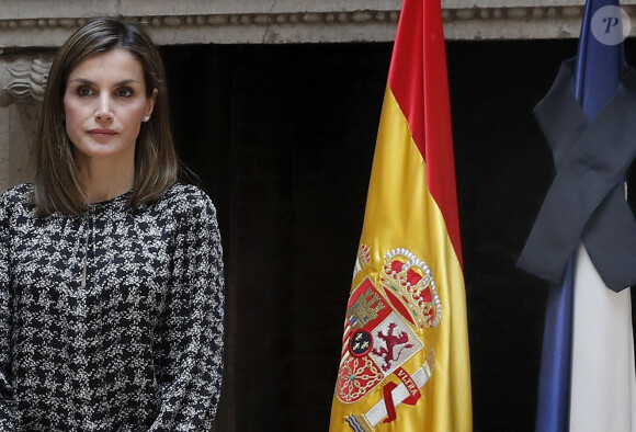 Le roi Felipe VI et la reine Letizia d'Espagne se sont rendus à l'ambassade de France à Madrid le 15 juillet 2016 pour présenter à l'ambassadeur Yves Saint-Geours leurs condoléances au lendemain de l'attentat de Nice.