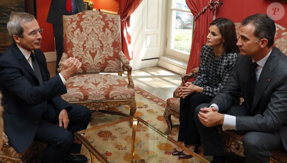 Le roi Felipe VI et la reine Letizia d'Espagne se sont rendus à l'ambassade de France à Madrid le 15 juillet 2016 pour présenter à l'ambassadeur Yves Saint-Geours leurs condoléances au lendemain de l'attentat de Nice.