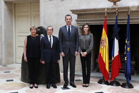 Le roi Felipe VI et la reine Letizia d'Espagne se sont rendus à l'ambassade de France à Madrid le 15 juillet 2016 pour présenter à l'ambassadeur Yves Saint-Geours leurs condoléances au lendemain de l'attentat de Nice.