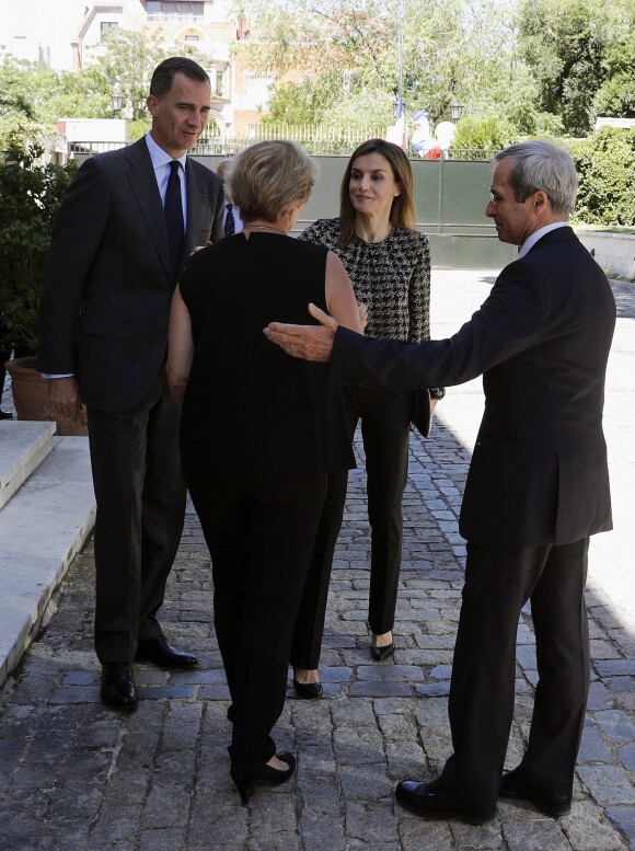 Le roi Felipe VI et la reine Letizia d'Espagne se sont rendus à l'ambassade de France à Madrid le 15 juillet 2016 pour présenter à l'ambassadeur Yves Saint-Geours leurs condoléances au lendemain de l'attentat de Nice.