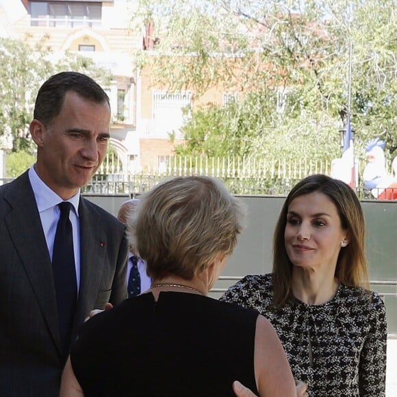 Le roi Felipe VI et la reine Letizia d'Espagne se sont rendus à l'ambassade de France à Madrid le 15 juillet 2016 pour présenter à l'ambassadeur Yves Saint-Geours leurs condoléances au lendemain de l'attentat de Nice.