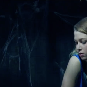 EnjoyPhoenix malmenée dans l'épreuve des jarres de Fort Boyard, sur France 2, samedi 16 juillet 2016.