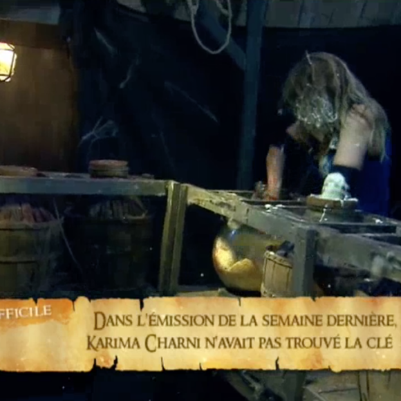 EnjoyPhoenix malmenée dans l'épreuve des jarres de Fort Boyard, sur France 2, samedi 16 juillet 2016.