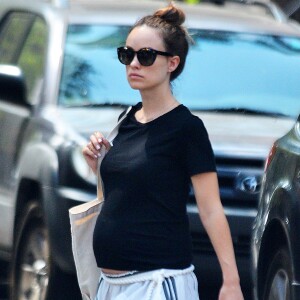 Exclusif - Olivia Wilde enceinte se promène dans New York, le 21 juin 2016.