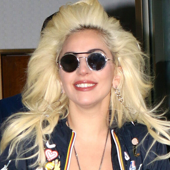 Lady Gaga sort de son appartement à New York, le 5 mai 2016.