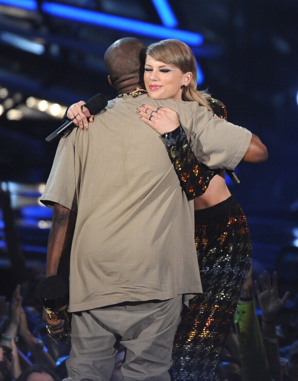  Kanye West et Taylor Swift aux MTV Video Music Awards le 30 août 2015 à Los Angeles 