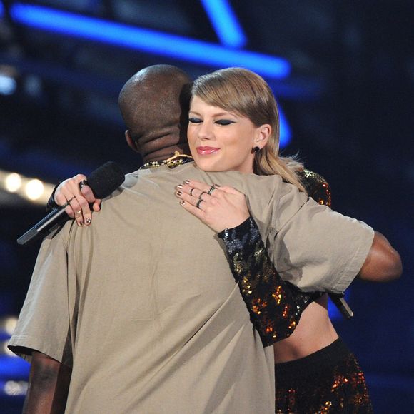  Kanye West et Taylor Swift aux MTV Video Music Awards le 30 août 2015 à Los Angeles 
