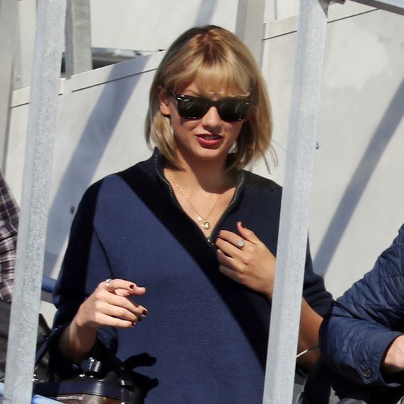 Taylor Swift et son compagnon Tom Hiddleston arrivent à l'aéroport de Sydney, Australie, le 8 juillet 2016.