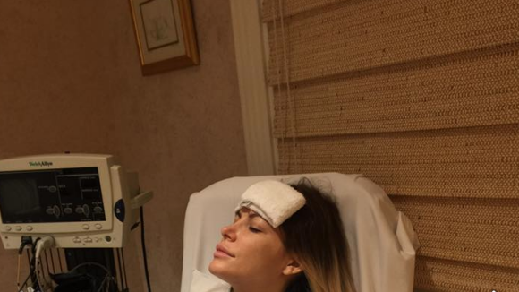 Crystal Hefner intoxiquée par ses implants mammaires et gravement malade !