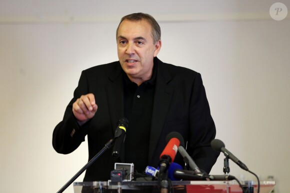 Jean-Marc Morandini fait une déclaration à la presse dans un salon de l'hôtel Radisson à Boulogne-Billancourt, le 19 juillet 2016.