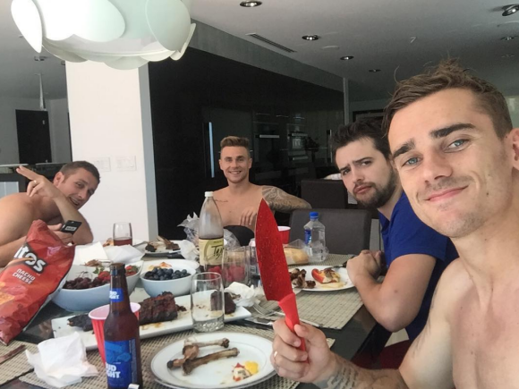 Antoine Griezmann en vacances en Californie avec ses amies, le 20 juillet 2016.