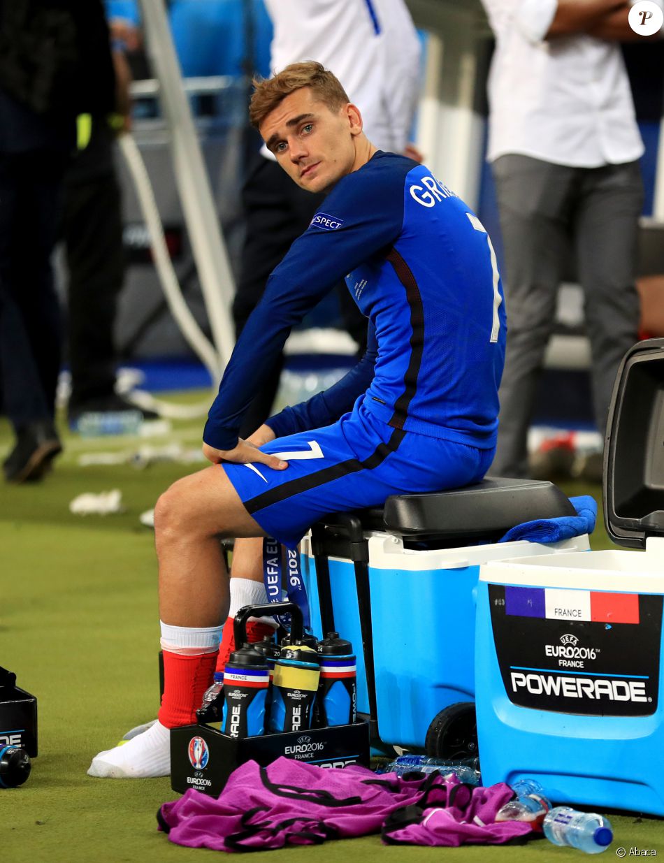 Deception D Antoine Griezmann Et De L Equipe De France En Finale Contre Le Portugal 0 1 Lors De L Euro 2016 Le 10 Janvier 2016 Purepeople