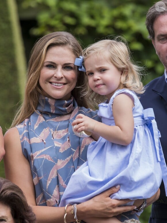 La princesse Madeleine et sa fille la princesse Leonore de Suède lors de la traditionnelle séance photo de la famille royale suédoise à la Villa Solliden, sur l'île d'Öland, le 15 juillet 2016.