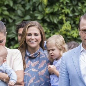 La princesse Victoria, le prince Oscar de Suède, la princesse Madeleine, la princesse Leonore, le prince Daniel de Suède lors de la traditionnelle séance photo de la famille royale suédoise à la Villa Solliden, sur l'île d'Öland, le 15 juillet 2016.
