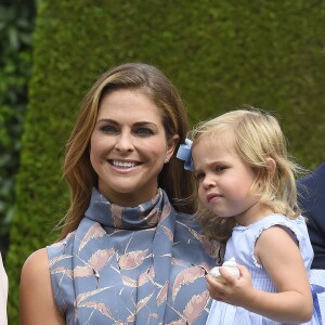 La princesse Madeleine et sa fille la princesse Leonore de Suède lors de la traditionnelle séance photo de la famille royale suédoise à la Villa Solliden, sur l'île d'Öland, le 15 juillet 2016.