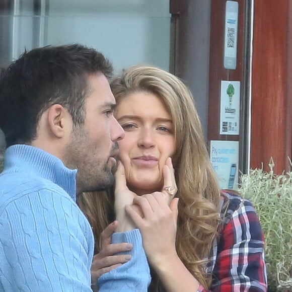 Spencer Matthews et sa compagne Lauren Hutton déjeunent en amoureux à Londres le 23 juin 2015