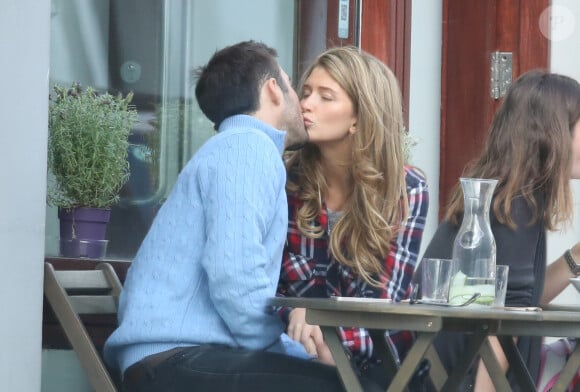 Spencer Matthews et sa compagne Lauren Hutton déjeunent en amoureux à Londres le 23 juin 2015