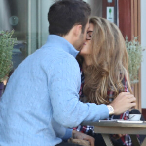 Spencer Matthews et sa compagne Lauren Hutton déjeunent en amoureux à Londres le 23 juin 2015.