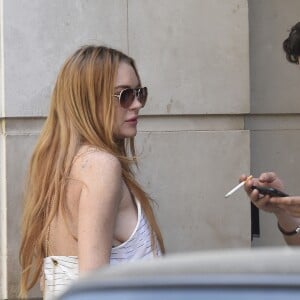 Lindsay Lohan et son compagnon Egor Tarabasov se promènent dans les rues de Madrid. Le 10 juin 2016