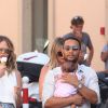 John Legend, sa femme Chrissy Teigen et leur petite fille Luna se promènent sur le port de Saint-Tropez, le 25 juillet 2016.