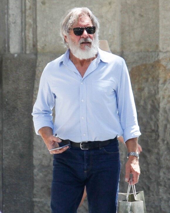 Harrison Ford et sa femme Calista Flockhart en vacances font du shopping à Barcelone le 1er juillet 2016.