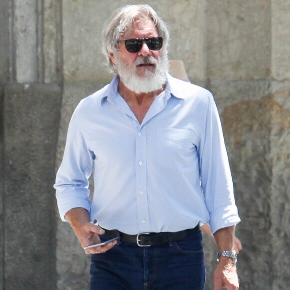 Harrison Ford et sa femme Calista Flockhart en vacances font du shopping à Barcelone le 1er juillet 2016.