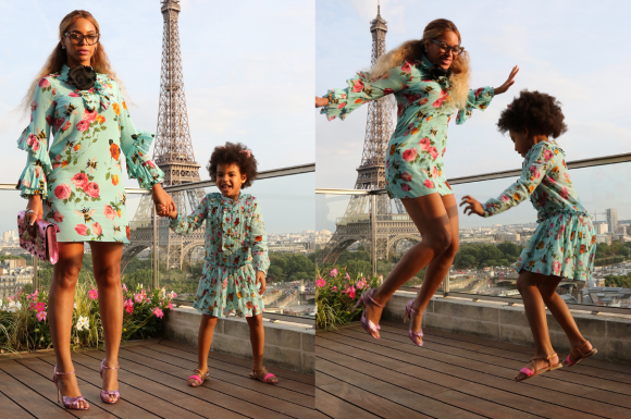 Photo de Beyoncé et Blue Ivy, habillées de robes Gucci assorties. Juillet 2016.