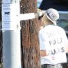 Kristen Stewart se promène avec sa petite amie Alicia Cargile dans les rues de Los Feliz. Avant de monter dans sa voiture, le couple s'embrasse tendrement. Le 20 juillet 2016