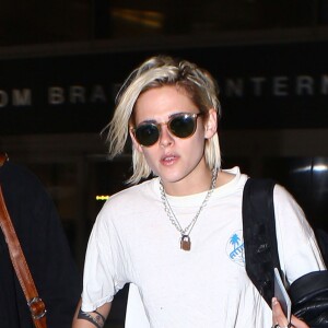 Kristen Stewart et sa compagne Alicia Cargile arrivent à l'aéroport de Los Angeles (LAX), le 19 mai 2016.