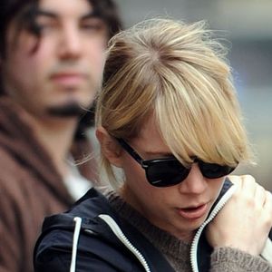 Michelle Williams et un ami avec Matilda Ledger à Brooklyn, le 10 avril 2009.