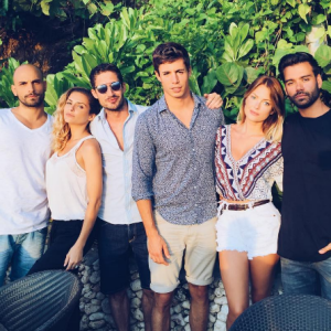 Jérémy Olivier, Clara Morgane, Valentin Lucas, Caroline Receveur et un couple d'amis lors de leurs vacances de rêves à Bali. Juillet 2016.