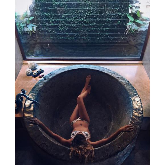 Clara Morgane à Bali, le 30 juillet 2016.