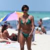 Claudia Jordan profite d'une belle journée ensoleillée sur une plage à Miami, le 27 juillet 2016.