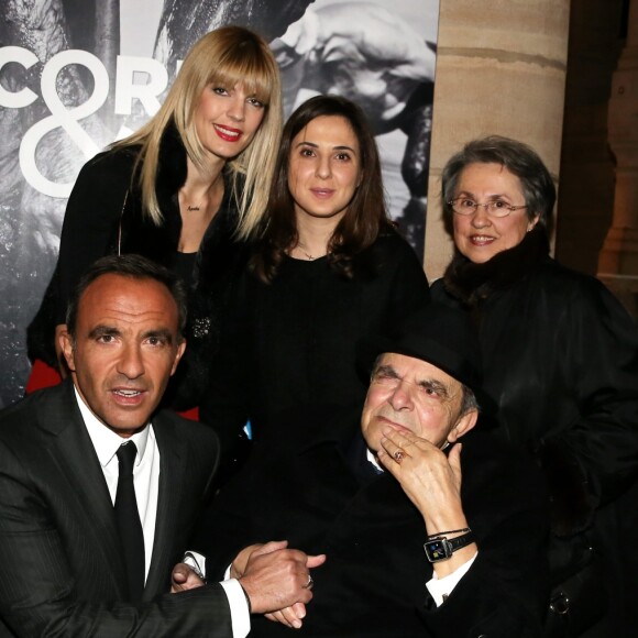 Nikos Aliagas avec sa compagne Tina, sa soeur Maria et ses parents Andreas et Harula - Inauguration de l'exposition photographique de Nikos Aliagas intitulée "Corps et âmes" à la Conciergerie à Paris le 23 Mars 2016. L'animateur de TF1 présente, dans ce monument historique et révolutionnaire, une facette moins connue de sa personnalité : il expose, en grand format et en noir et blanc, dix clichés très personnels ainsi qu'un diaporama de portraits de personnalités du 24 mars au 22 mai 2016. © Dominique Jacovides / Bestimage