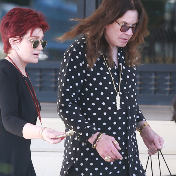 Sharon et Ozzy Osbourne font du shopping chez Barneys New York à Beverly Hills le 24 juillet 2016