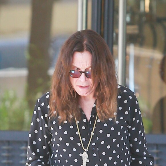 Sharon et Ozzy Osbourne font du shopping chez Barneys New York à Beverly Hills le 24 juillet 2016.