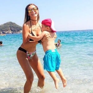 Emilie Nef Naf et son fils Menzo à la plage, mercredi 3 août 2016