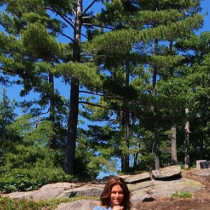 Kaia Gerber en vacances avec sa mère Cindy Crawford, fait du kayak sur le Lake Joseph. Photo publiée sur Instagram, le 3 juillet 2016