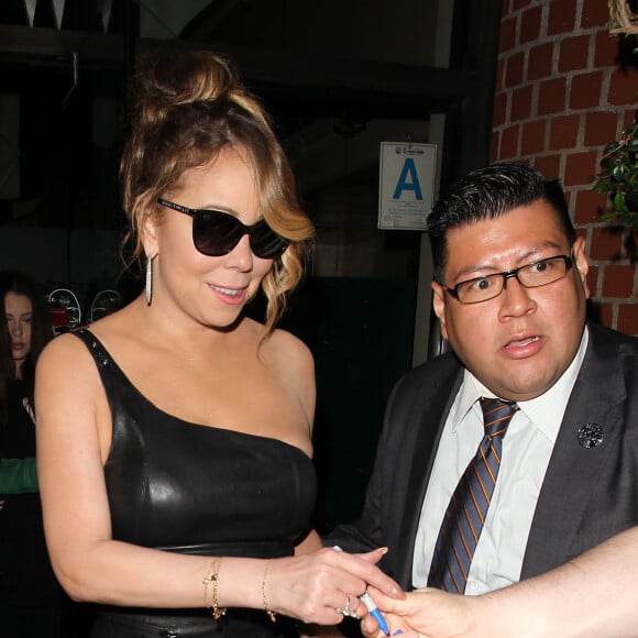 Mariah Carey, toute souriante, en sortant de son dîner au Mr Chow restaurant à Beverly Hills, le 2 août 2016.