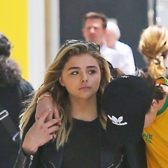 Chloë Grace Moretz et Brooklyn Beckham dans les rues de Beverly Hills le 30 juin 2016