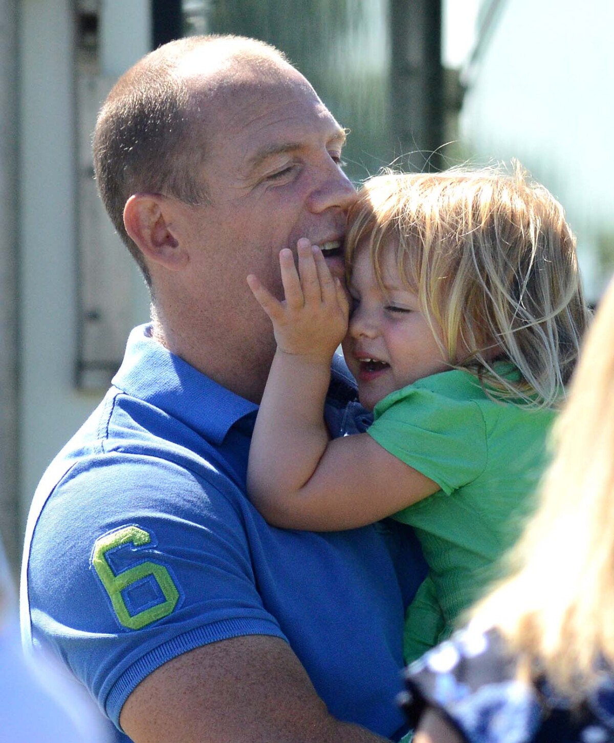 Photo Mia Tindall dans les bras de son papa Mike Tindall au British(02)