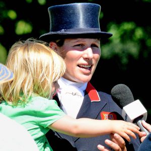 Mia Tindall, dans les bras de sa maman Zara Phillips, essaye d'attraper le micro d'une journaliste au British Festival of Eventing à Gatcombe Park le 6 août 2016. Photo by Chas Breton/Barcroft Images/ABACAPRESS.COM