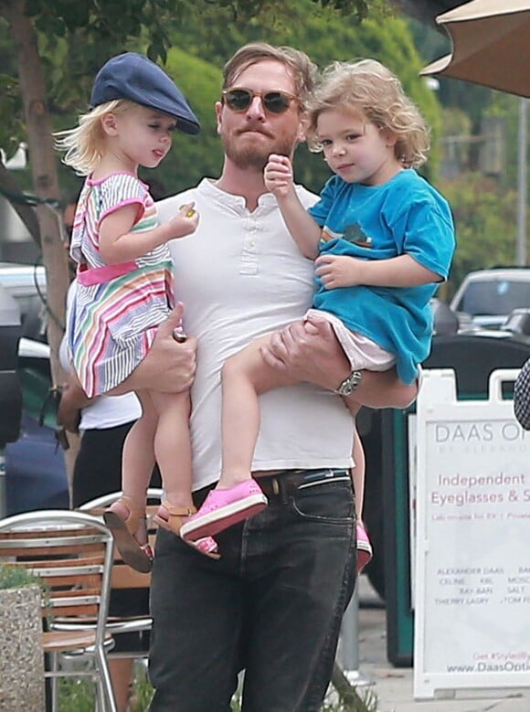 Will Kopelman, l'ex mari de Drew Barrymore, est allé déjeuner avec ses enfants Olive et Frankie à West Hollywood, le 28 juin 2016