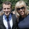 Le ministre de l'économie, de l'industrie et du numérique Emmanuel Macron et sa femme Brigitte Trogneux assistent au défilé du 14 juillet 2016, place de la Concorde, à Paris, le 14 juillet 2016. © Alain Guizard/Bestimage