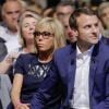 Emmanuel Macron et sa femme Brigitte Trogneux durant le premier meeting du rassemblement "En Marche" à la Mutualité à Paris, France, le 12 juillet 2016. © Stéphane Allaman/BestImage