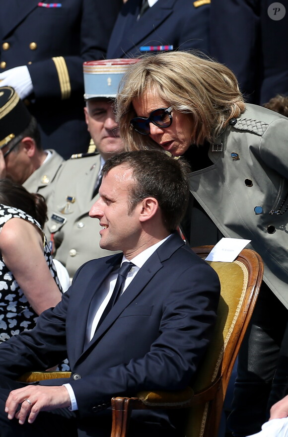 Emmanuel Macron et sa femme Brigitte Trogneux - Emmanuel Macron, Ministre de l'économie, de l'industrie et du numérique était l'invité d'honneur des fêtes de Jeanne d'Arc à Orléans le 8 mai 2016. © Dominique Jacovides/Bestimage