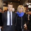 Emmanuel Macron et sa femme Brigitte Trogneux - Le ministre de l'économie et des finances Emmanuel Macron au salon du livre de Paris le 17 mars 2016. © Cédric Perrin/Bestimage