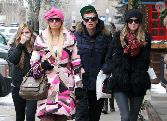 Conrad et Paris ainsi que leur soeur Nicky Hilton à Aspen, le 21 décembre 2011