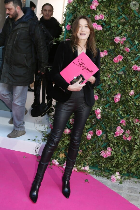 Carla Bruni-Sarkozy - Sortie des people du défilé Haute Couture Schiaparelli Printemps-Eté 2016 à Paris, le 25 janvier 2016.